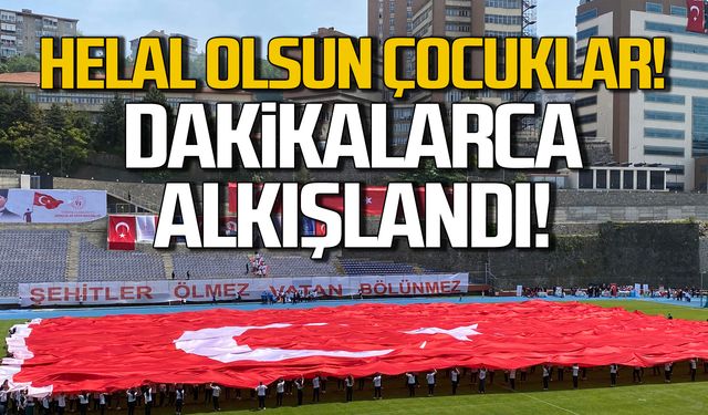 Dev Türk Bayrağı kutlamalara damgasını vurdu! "Helal olsun çocuklar"