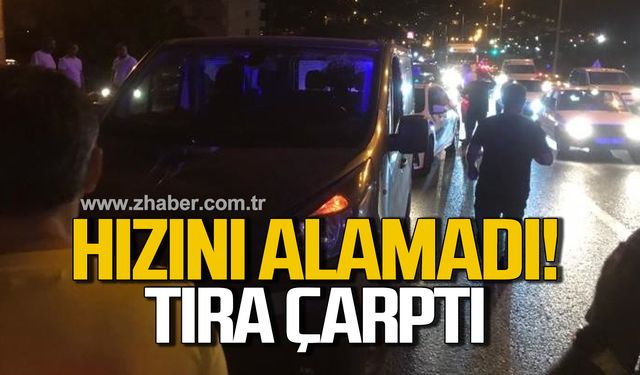 Kdz. Ereğli'de otomobil hızını alamadı! Park halindeki tırlara çarptı!