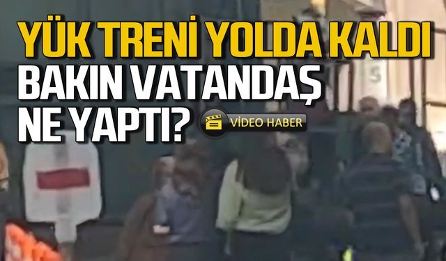 Zonguldak'ta yük treni yolda kaldı! Bakın vatandaş ne yaptı?