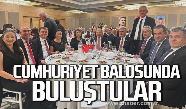 Cumhuriyet Balosunda buluştular!