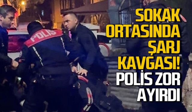 Şarj cihazı kavgası! Polis zor ayırdı!