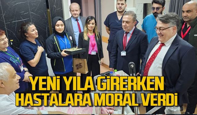 Rektör Özölçer yeni yıla hasta ve hastane çalışanları ile girdi!