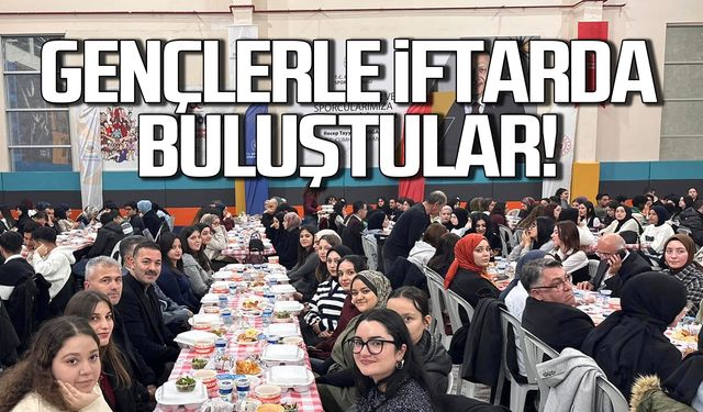 Gençler ile iftar sofrasında buluştular!