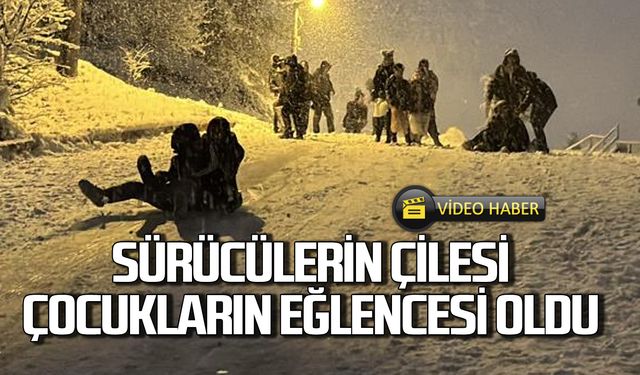 Kar yağışı sürücülerin çilesi, çocukların eğlencesi oldu