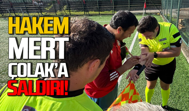 Hakem Mert Çolak’a saldırı: Sahada tedavi edildi!