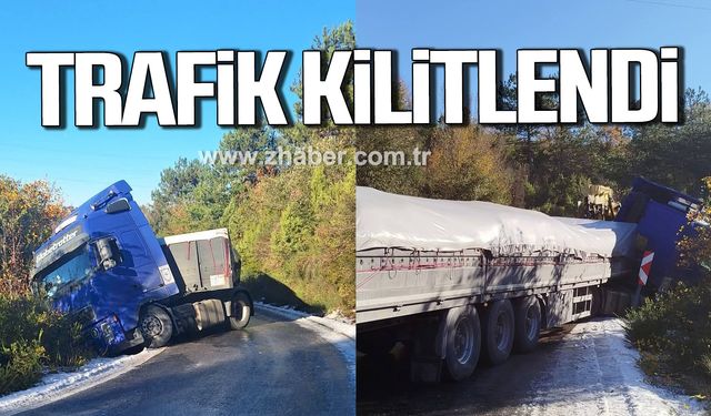Alaplı'da tır yoldan çıktı. Trafik kilitlendi.