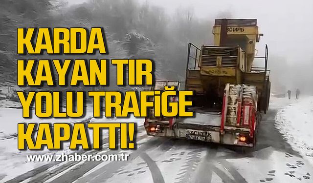 Bartın'da karda kayan tır yolu trafiğe kapattı
