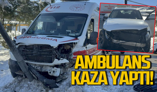 Ambulans otomobille çarpıştı: Sağlıkçılar yaralmandı