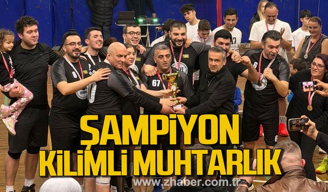 Kilimli Muhtarlık Takımı şampiyonluk kupası ve madalyalarını aldı.