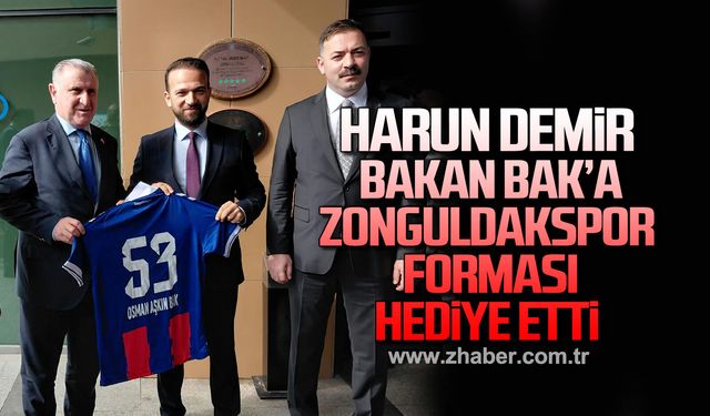 Harun Demir, Spor Bakanı Bak’a Zonguldakspor forması hediye etti