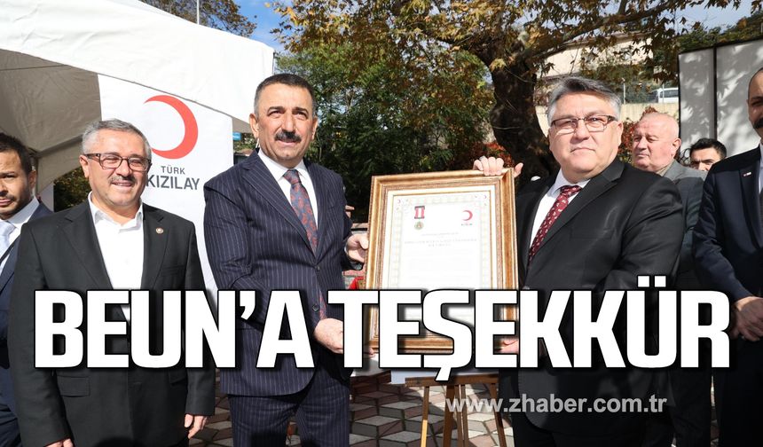 Kızılay haftasında BEUN'a altın madalya ve plaket!