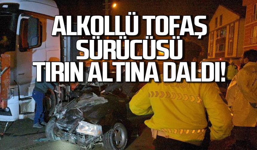 Alkollü Tofaş sürücüsü TIR'ın altına ok gibi girdi