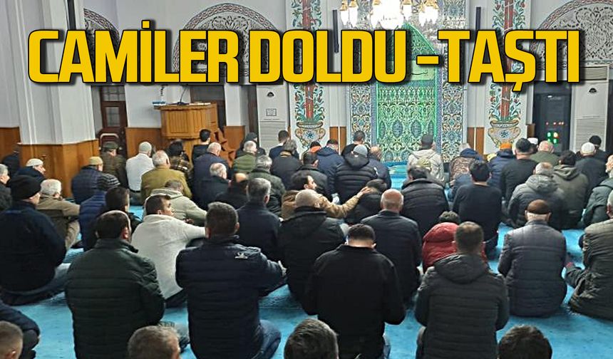 Zonguldaklı vatandaşlar ilk Teravih namazı için camilere akın etti