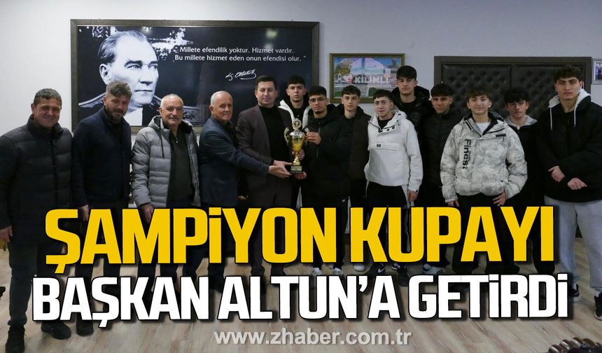 Şampiyon kupayı Başkan Kamil Altun'a getirdi