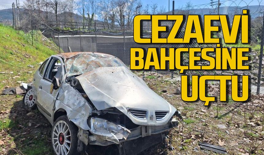 Kontrolden çıkan otomobil cezaevi bahçesine uçtu