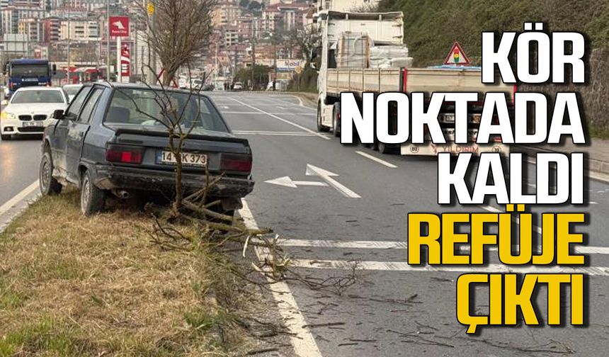 Tırın kör noktasına giren otomobil refüje çıktı