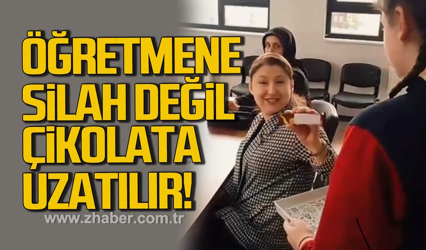 Karabük'te öğrencilerden anlamlı mesaj: "Öğretmene silah değil, çikolata uzatılır"