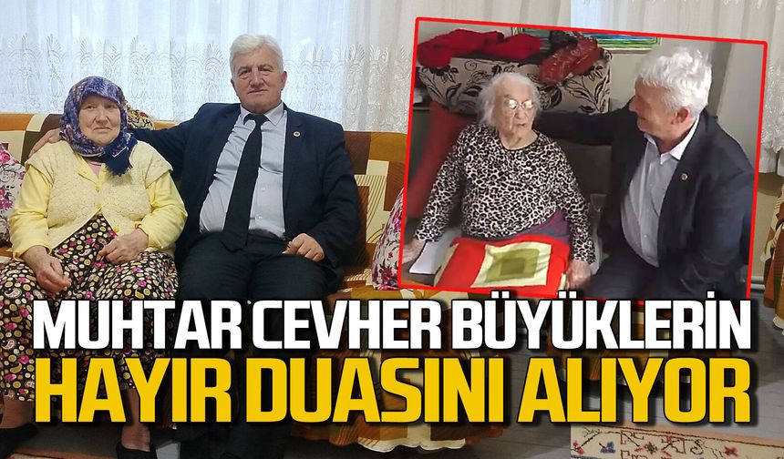 Muhtar Hüseyin Cevher kapı kapı gezerek büyüklerin hayır duasını alıyor
