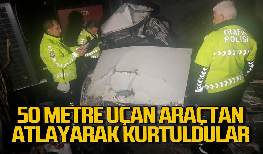 Otomobil 50 metreden şarampole uçtu: 2 kişi araçtan atlayarak kurtuldu