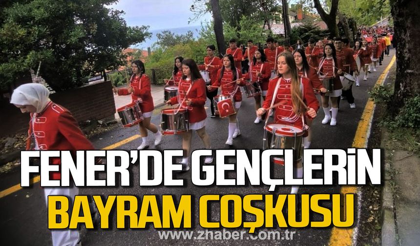 Fener Anadolu Lisesi'nden 19 Mayıs coşkusu.