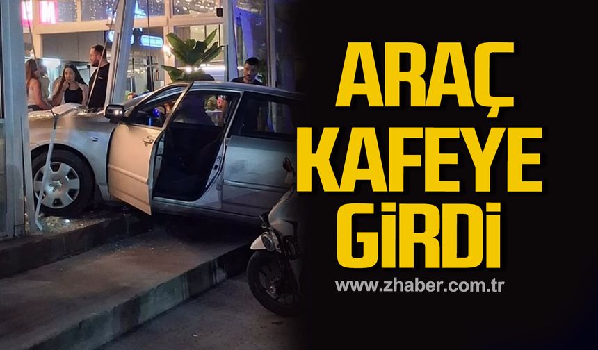 Karabük'te sürücü panikledi, kafeye daldı
