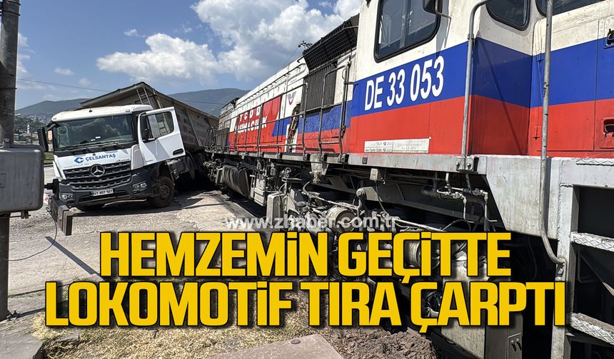 Karabük'te hemzemin geçitte lokomotif tıra çarptı