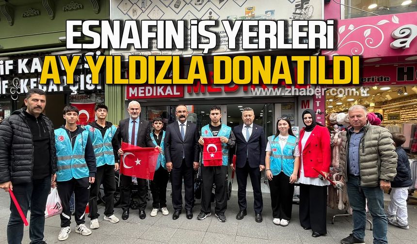 Ülkü Ocakları, iş yerlerine Türk bayrağı astı