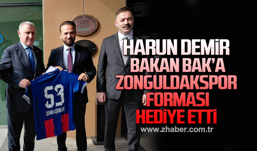 Harun Demir, Spor Bakanı Bak’a Zonguldakspor forması hediye etti