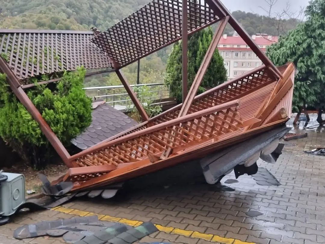  Bülent Ecevit Üniversitesi Şiddetli Fırtına ve Yağıştan Etkilendi 2
