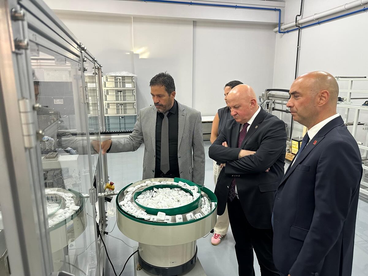 539385853 17980261028894761 9210183486303237838 N