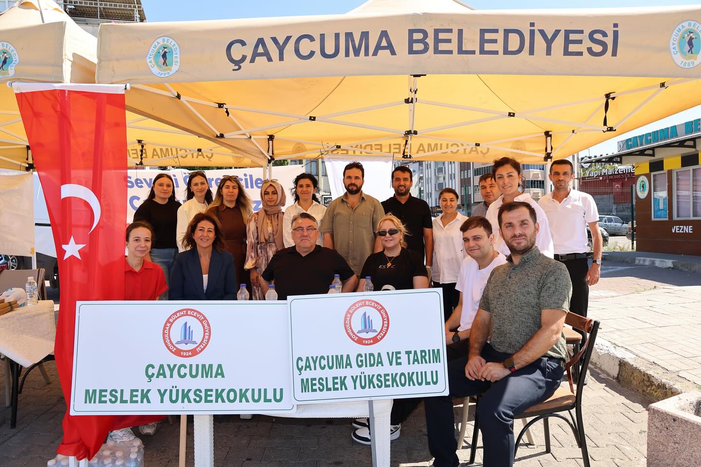 548522557 18525587149000688 2777870111583522147 N