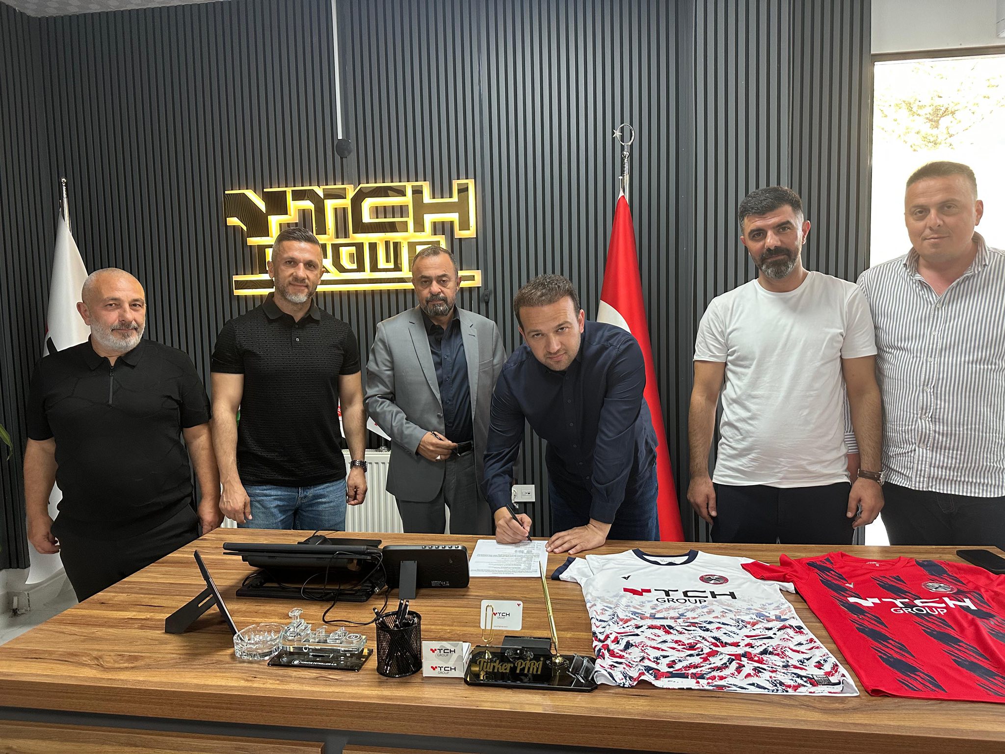 554748072 10163768817299824 331469047996580835 N