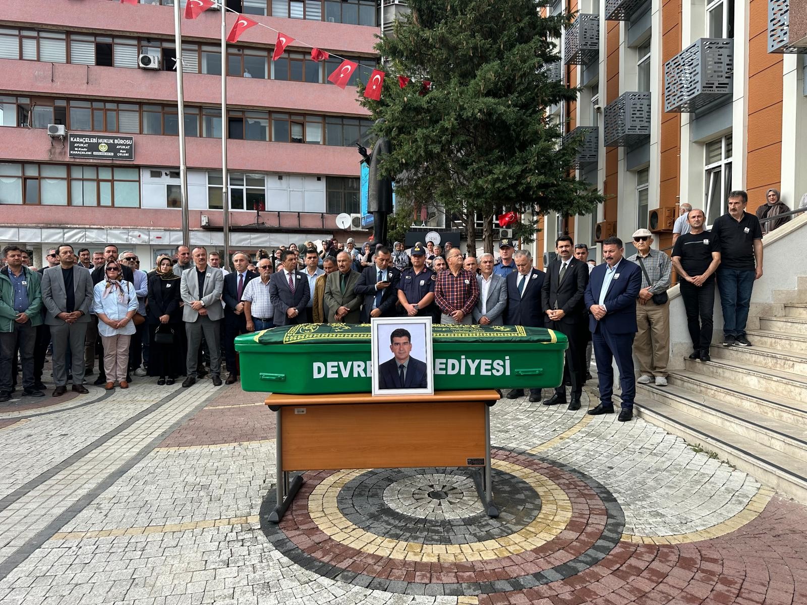 555122914 1212936640867128 1335549370555591860 N