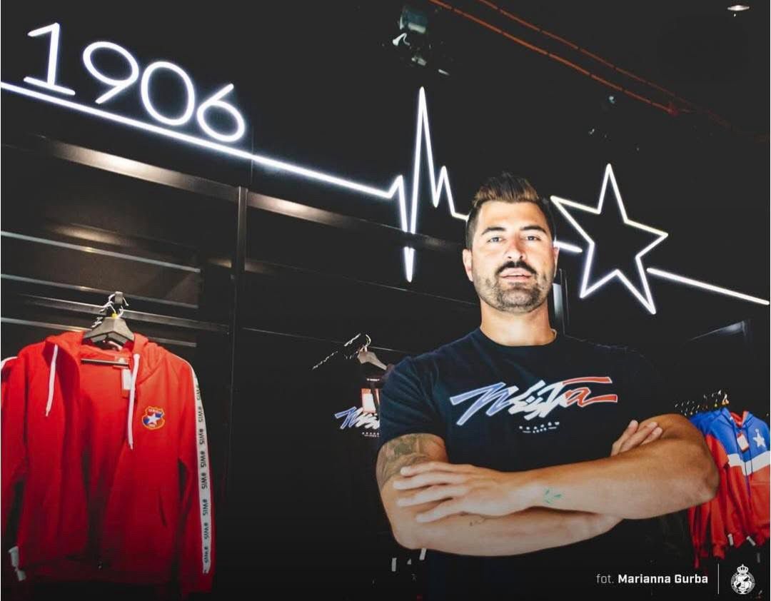 B02C5E5F 1036 45E1 Bc30 2F354E01Ef3A