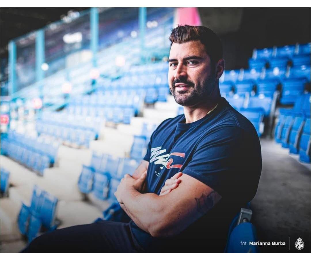 B0C8A10F 70Fe 49Bb 8084 08F24Da086Db