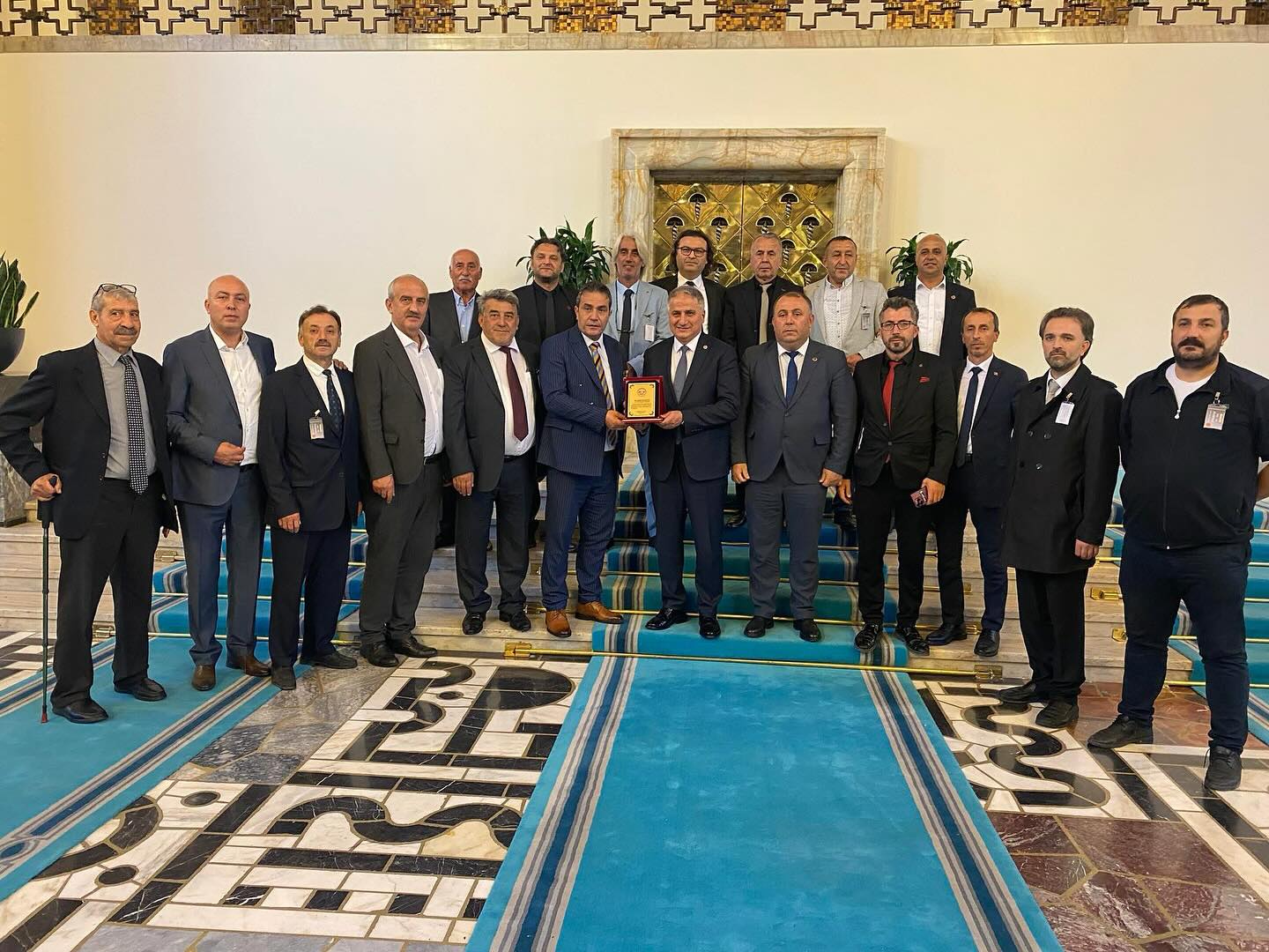 561064104 18016193597787721 3594459374822400737 N