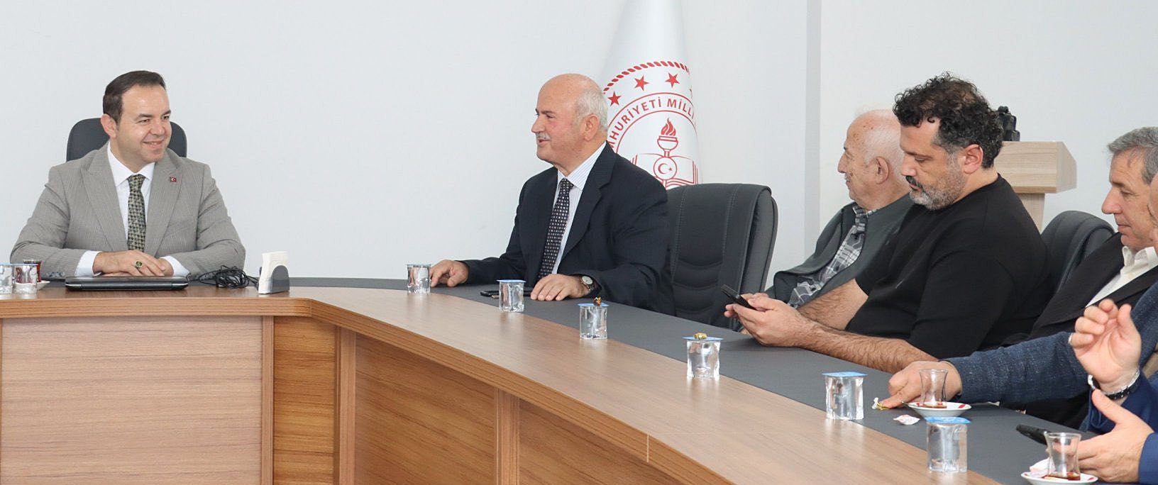 568543635 2563130697374322 561930765785847654 N