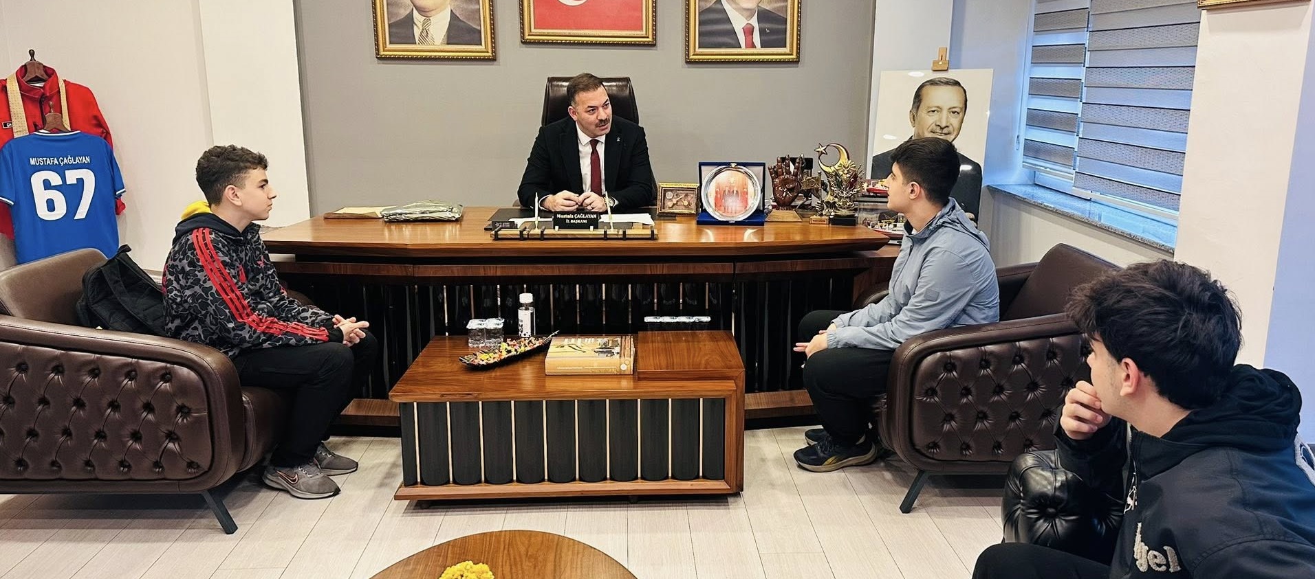 569303643 10233126098509353 8026940934591206973 N