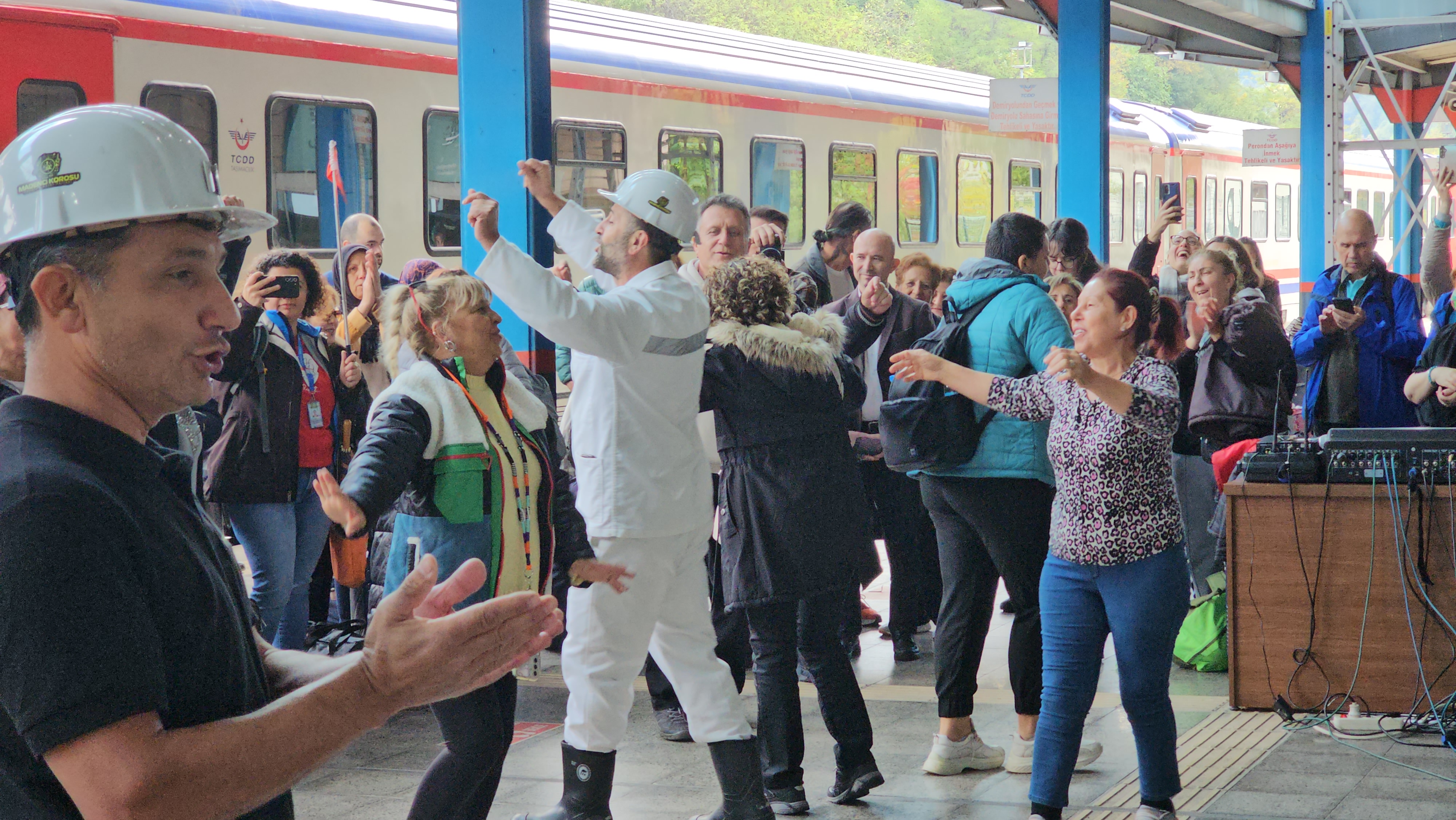 T U R I S T I K K A R A E L M A S E K S P R E S I 3 U N C U K E Z 958381 284609