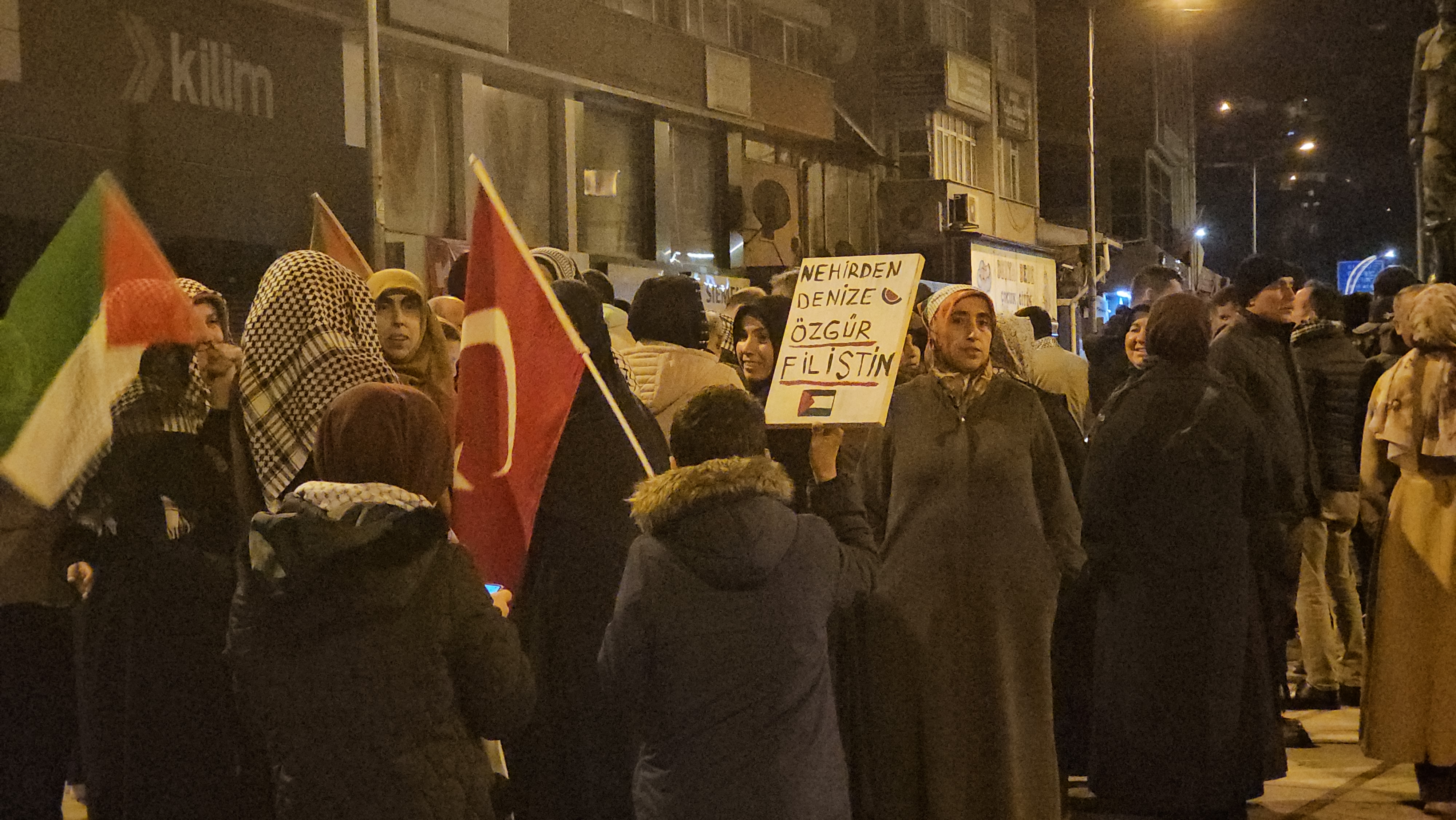 Z O N G U L D A K’ T A I S R A I L P R O T E S T O S U 942556 279932