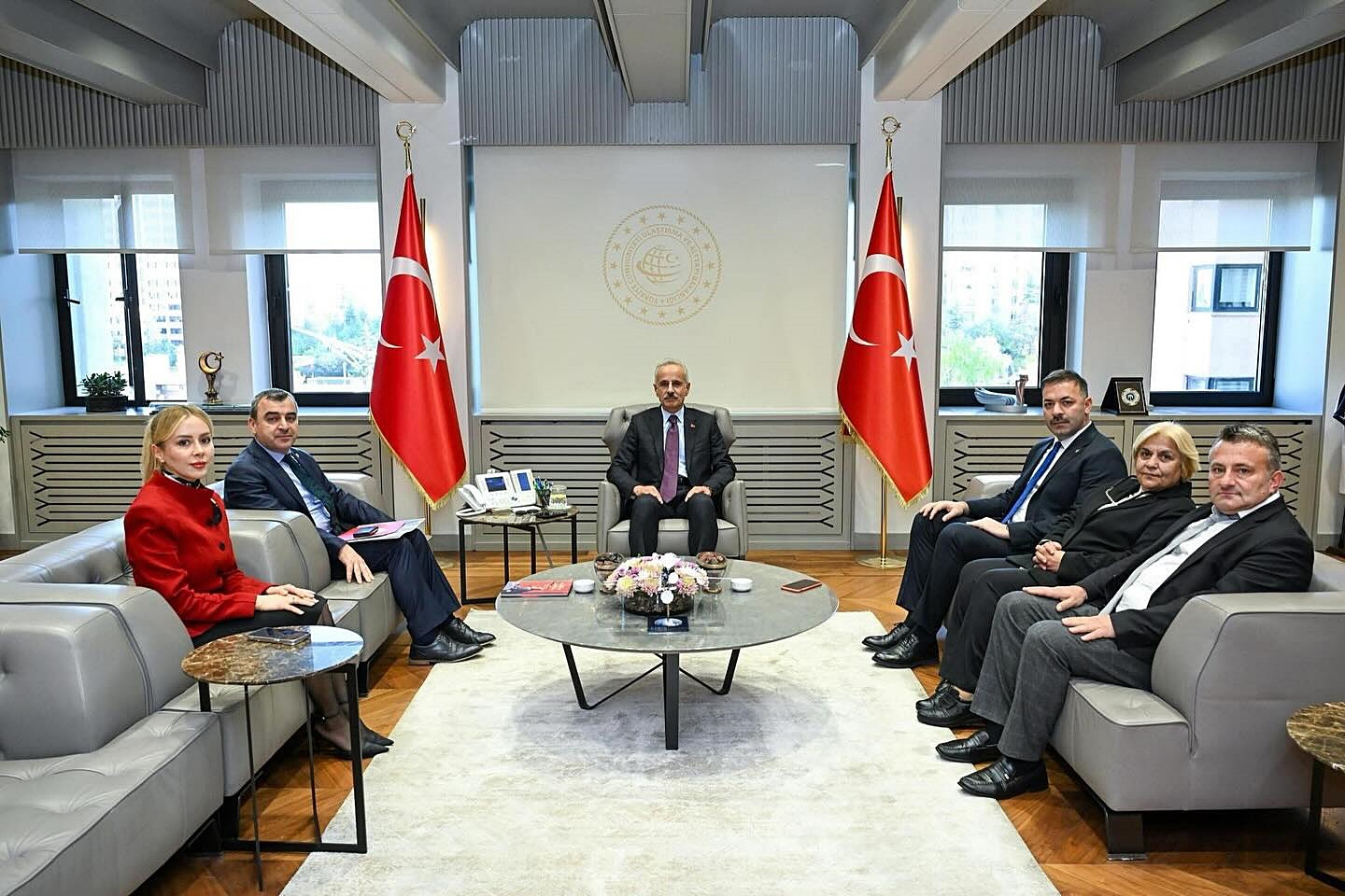 582489479 18332470573237145 7928262778155885283 N