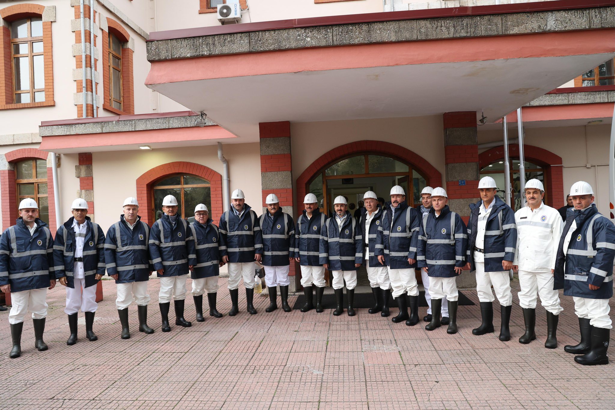 594097288 1268746855293985 8907199138814694803 N