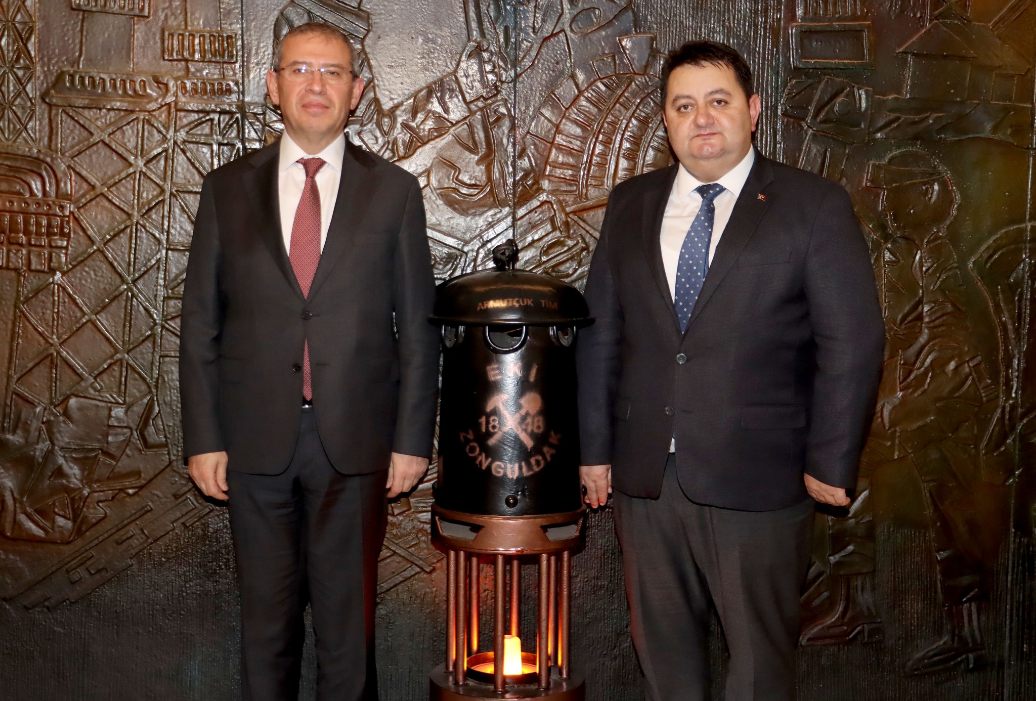 615961619 893710273411023 1255866547904873857 N