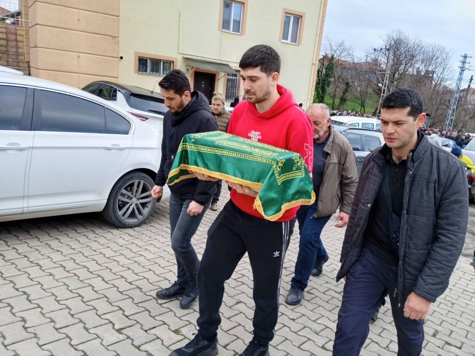 15 A Y L I K B E B E K Y A S A M A T U T U N A M A D I 1184226 351820