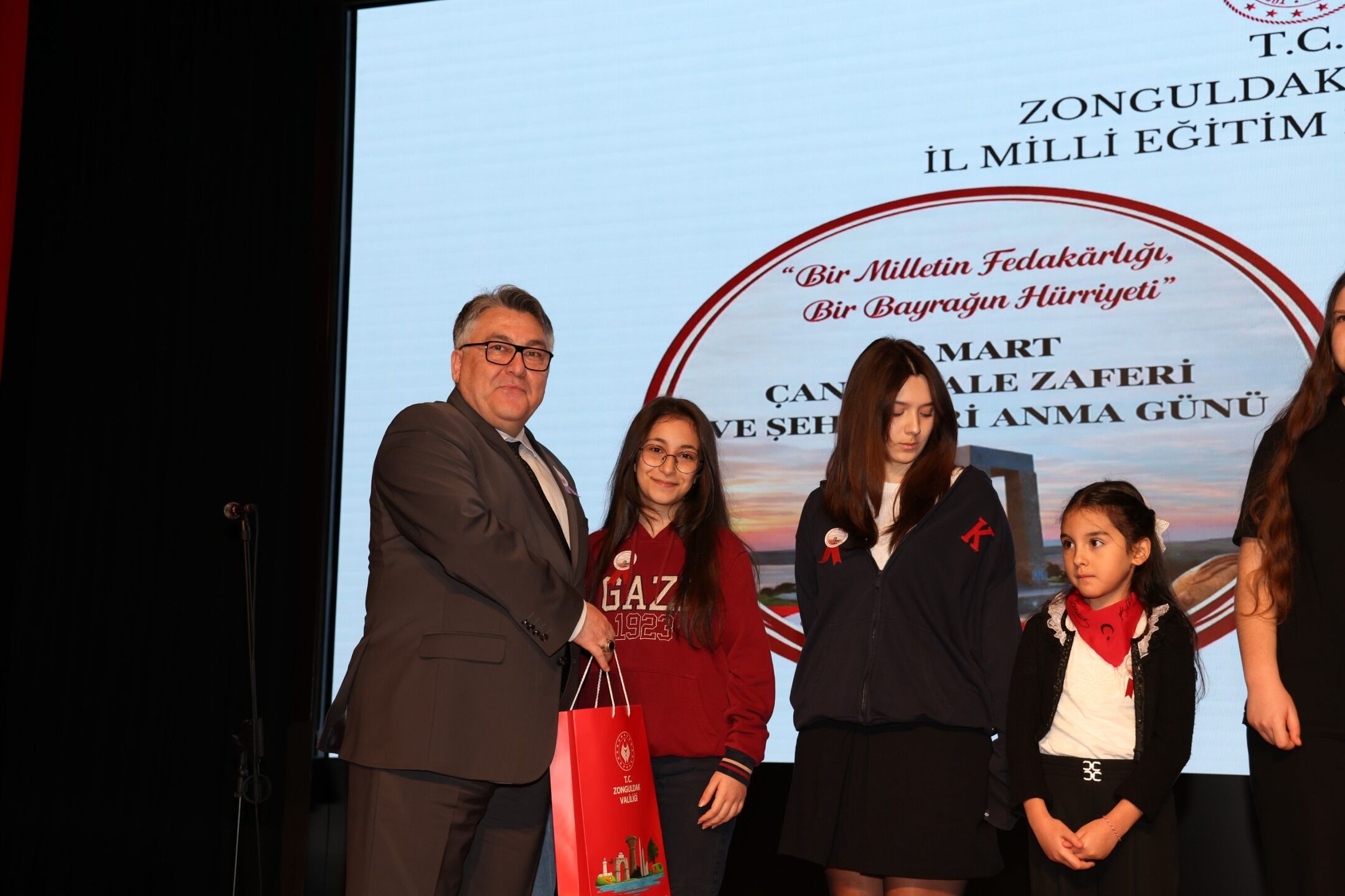 652844074 18569531926000688 6399978004980537959 N