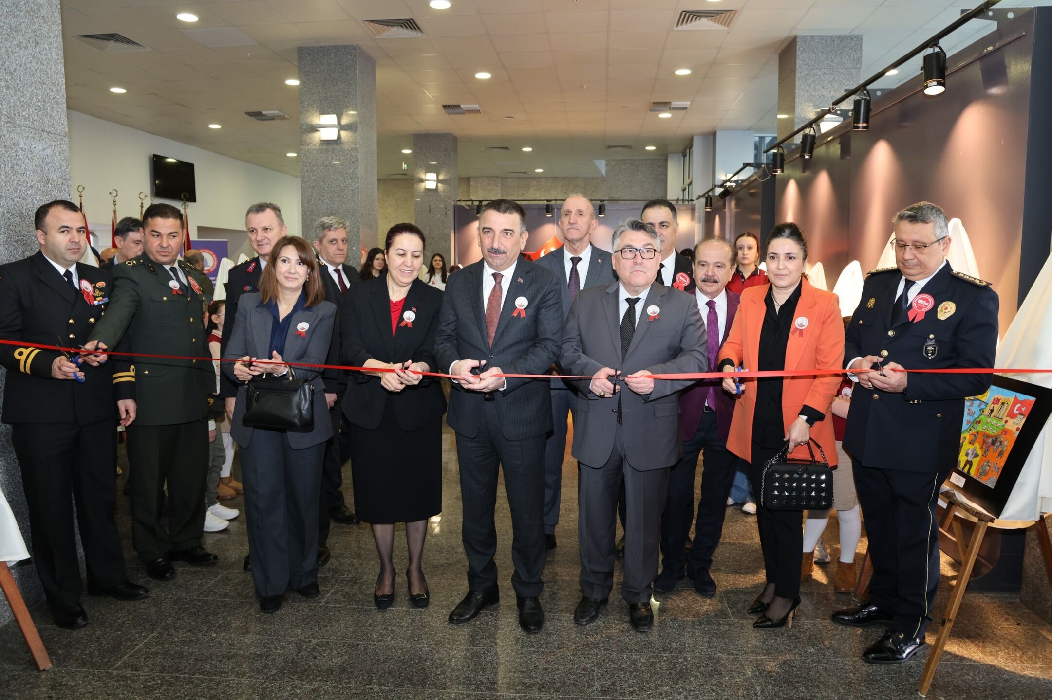 653096697 18569531902000688 8009065894396851081 N