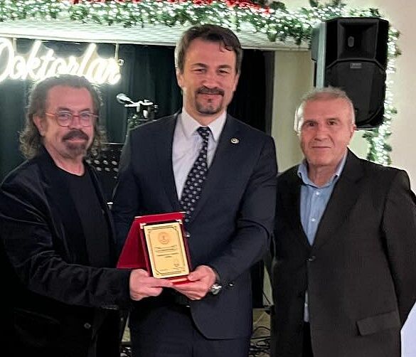 657988036 17989816526974259 7721286187287640664 N