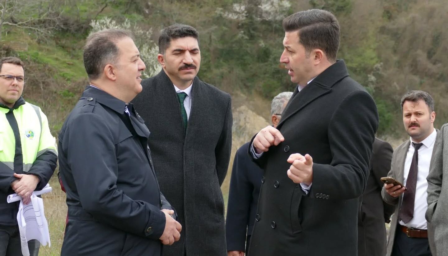 658763976 18177977215379039 929239295888600571 N