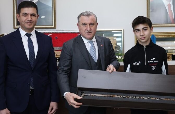 657743356 18427921660185257 5753894784262186419 N