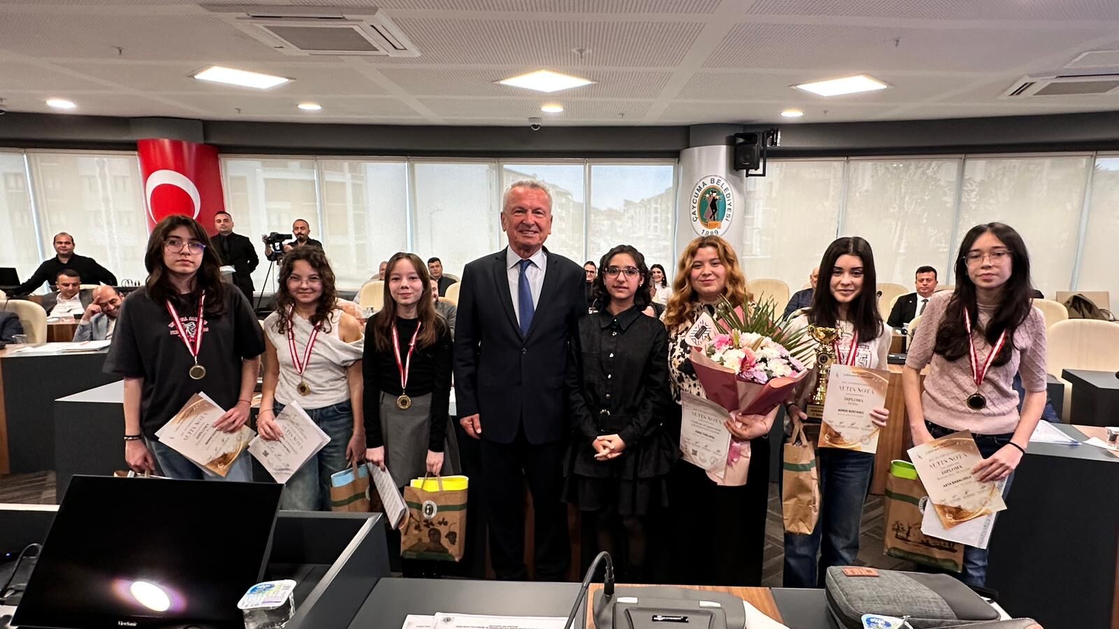 661393527 1445009807654136 8874801000821947207 N